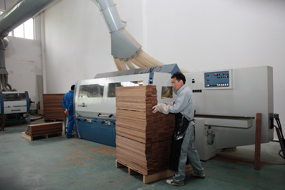 竹纖維地板（戶外板）成品車(chē)間